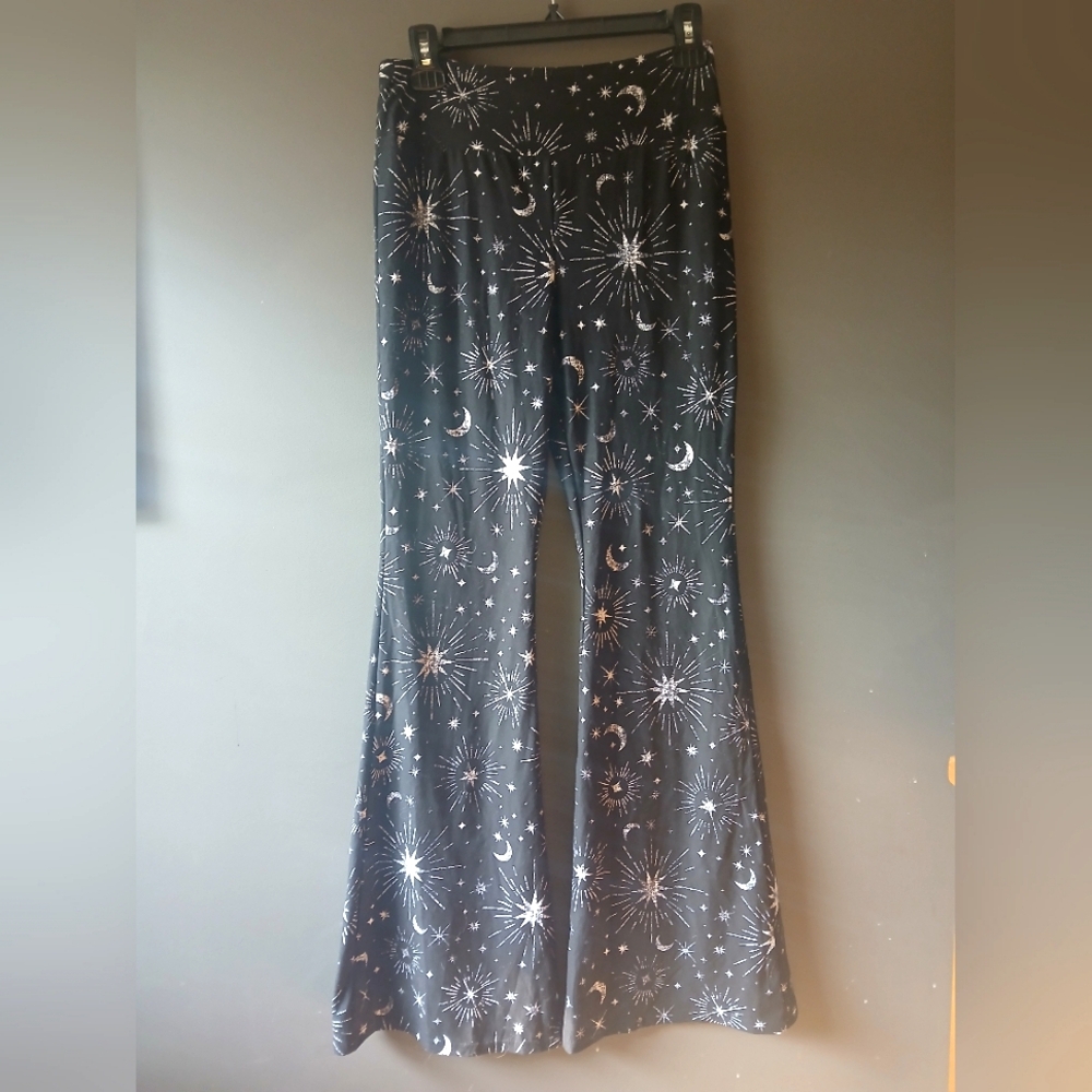 NO BOUNDARIES WOMEN'S MEDIUM WHITE AND BLACK STRETCHY FLARE PANTS